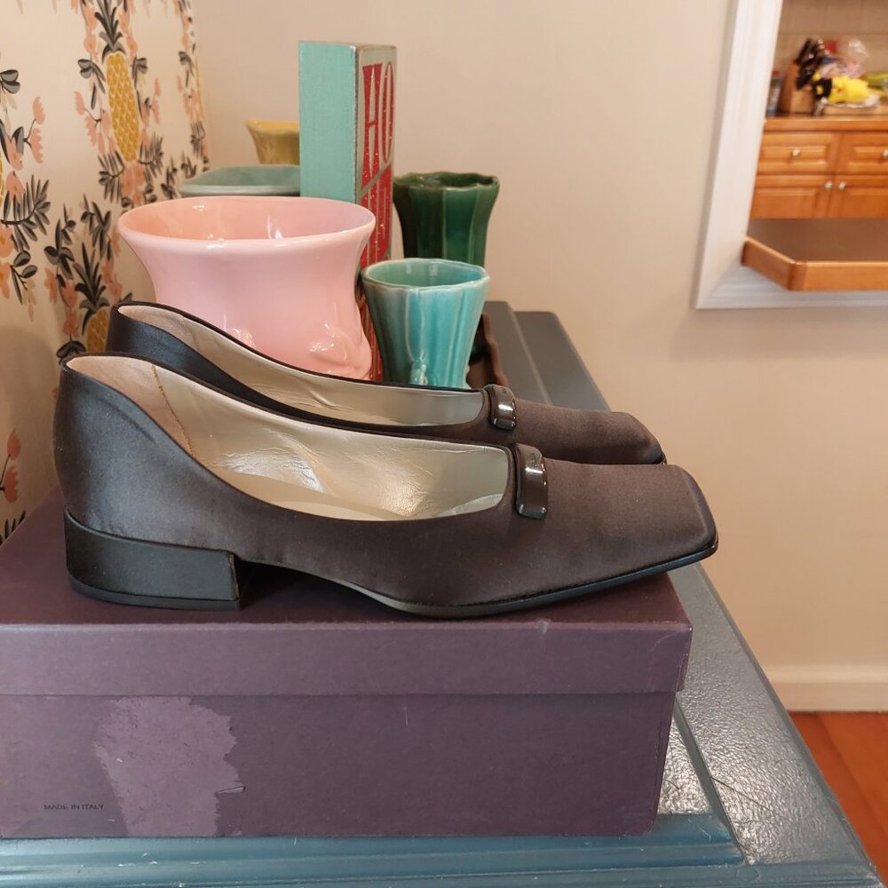 Prada - Picture 2 of 5